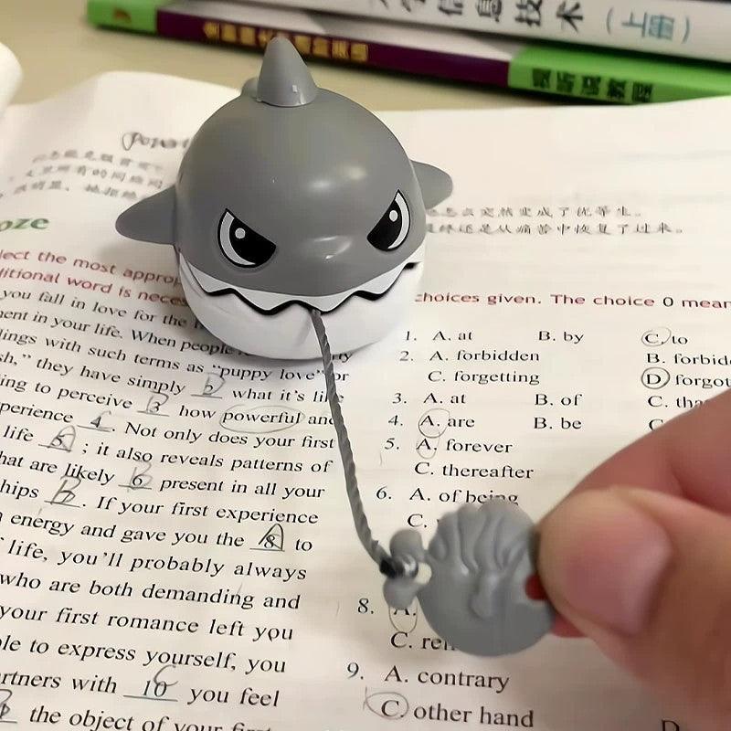 Pull Thread Bite Shark Keychain - AL MONI EXPRESS